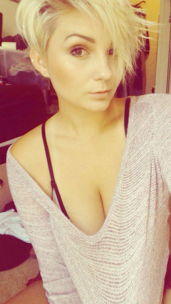 Cute Busty Girls (35 pics)