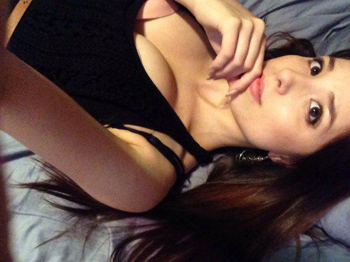 Cute Busty Girls (35 pics)