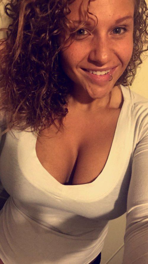 Cute Busty Girls (35 pics)