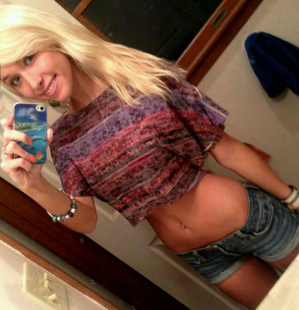 Cute College Girls (28 pics)