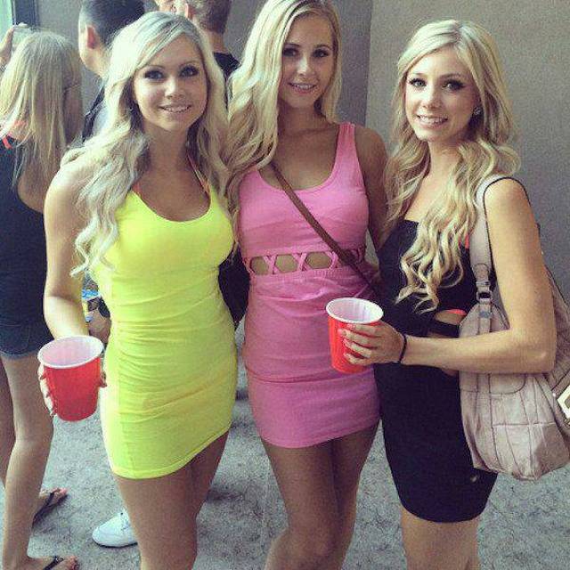 Cute College Girls (28 pics)