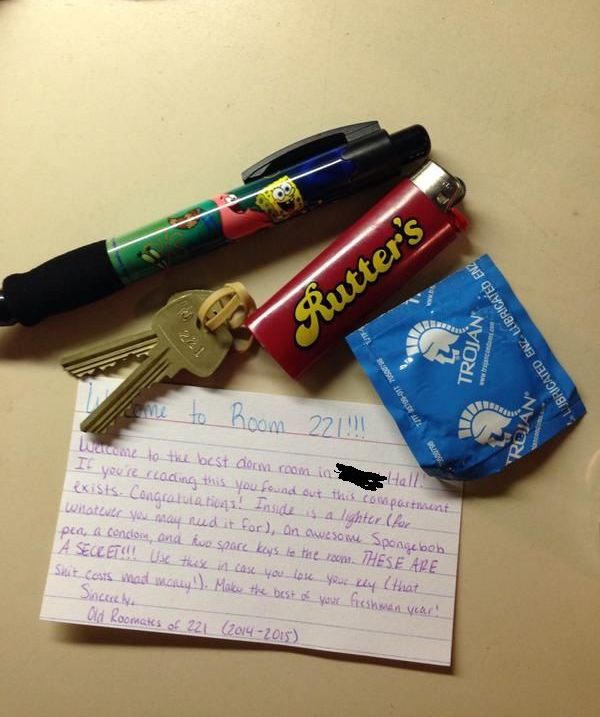 Freshman Finds A Secret Starter Kit in His Dorm Room (3 pics)