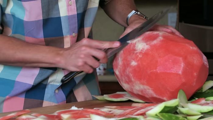 How To Skin A Watermelon (10 pics)