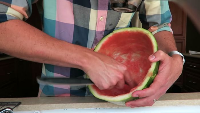 How To Skin A Watermelon (10 pics)