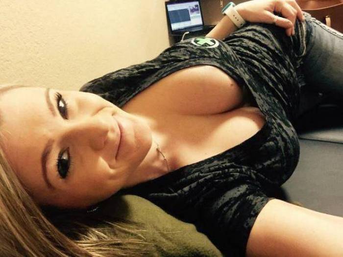 Hot Busty Girls (65 pics)