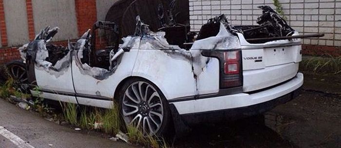 Range Rover Before And After The Fire (2 pics)
