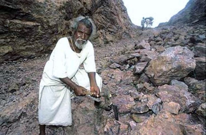 The Story Of Dashrath Manjhi (6 pics)