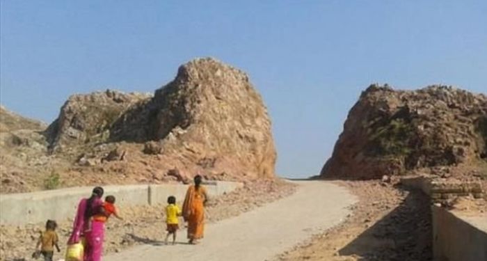 The Story Of Dashrath Manjhi (6 pics)