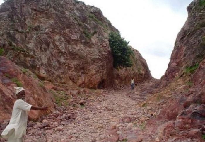 The Story Of Dashrath Manjhi (6 pics)