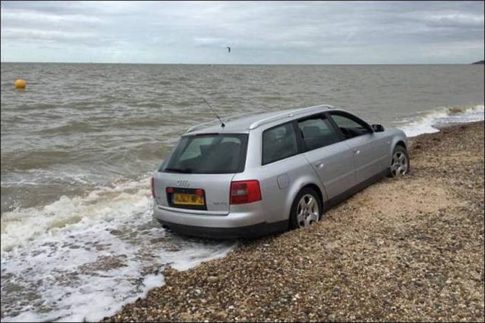 Bad Place To Park A Car (5 pics)