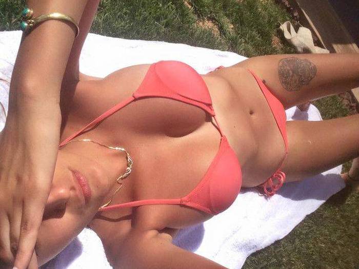 Hot Girls In Bikinis (55 pics)
