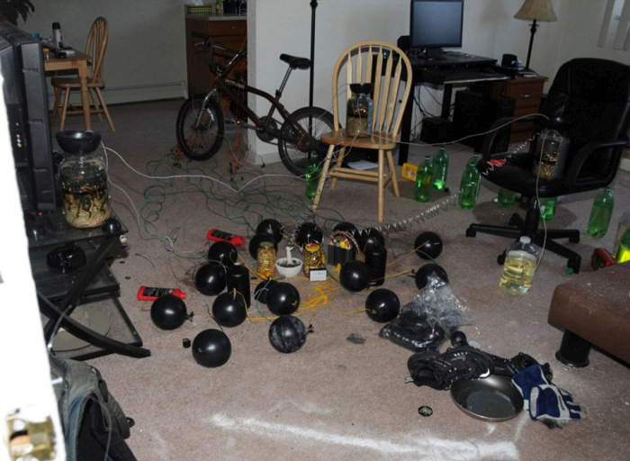 Inside The Apartment of Aurora Shooter James Holmes (7 pics)