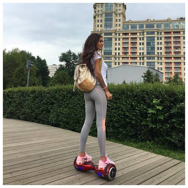 These Sexy Sporty Girls Know Exactly How To Pump You Up (46 pics)