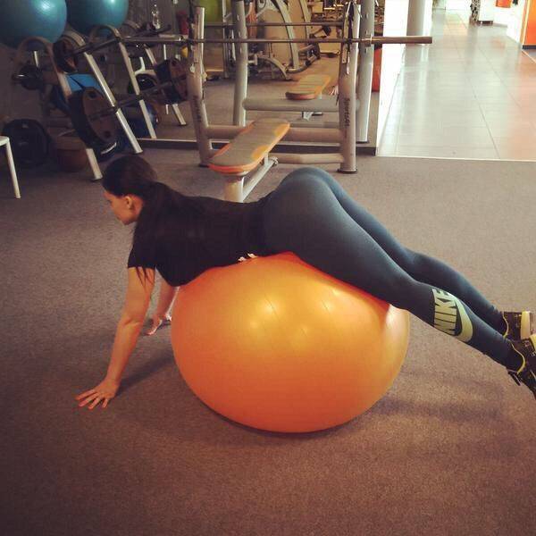 These Sexy Sporty Girls Know Exactly How To Pump You Up (46 pics)
