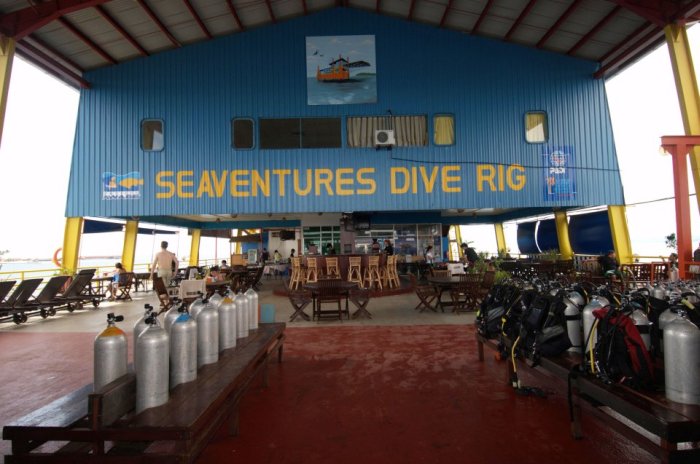 Seaventures Dive Rig Is A Very Unique Type Of Hostel (14 pics)