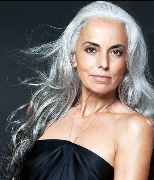 This Fashion Model Is Almost 60 And She Still Looks Stunning (20 pics)
