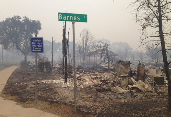 Before and After The 100,000 Acre Fire In California (2 pics)