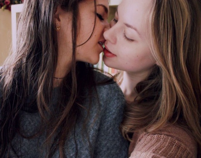 Girls Kissing Is A Beautiful Sight To See 22 Pics