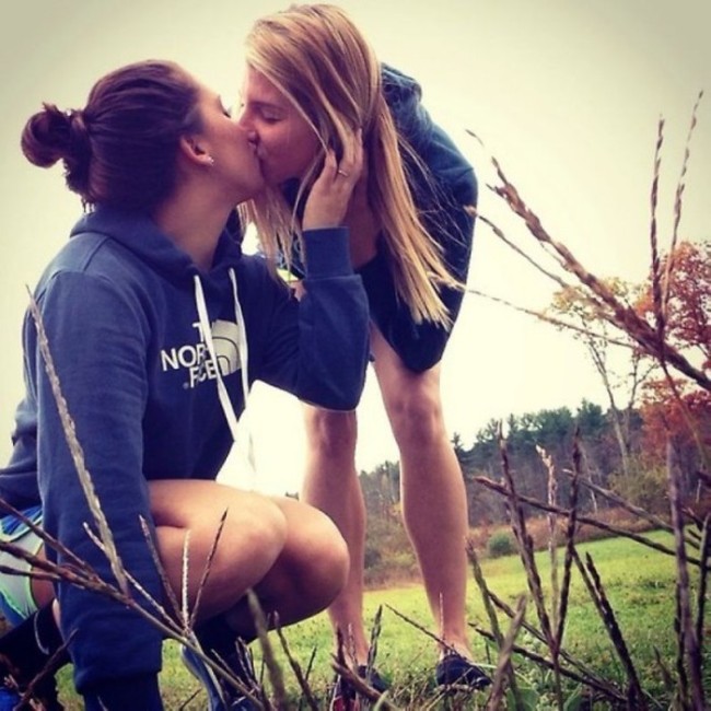Girls Kissing Is A Beautiful Sight To See (22 pics) .