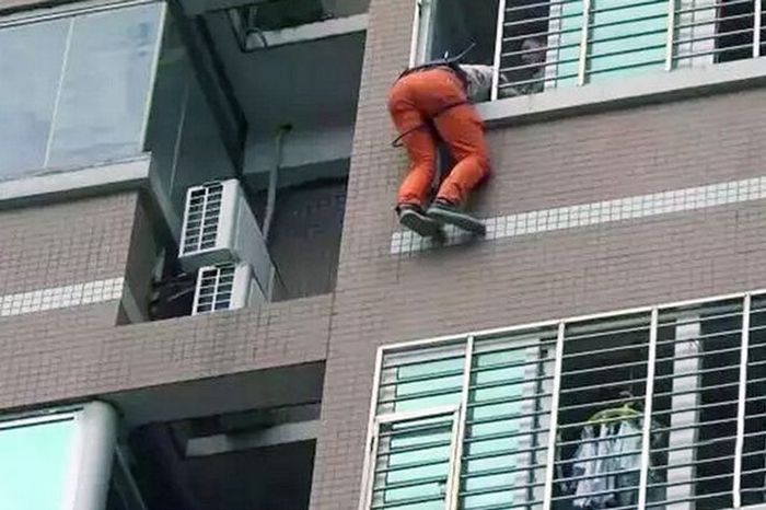 Man Stands On Ledge For 7 Hours When His Lover's Husband Comes Home Early (3 pics)