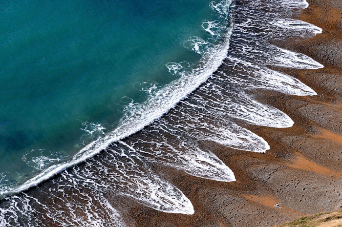 Scientists Can't Seem To Explain These Bizarre Beach Patterns (3 pics)