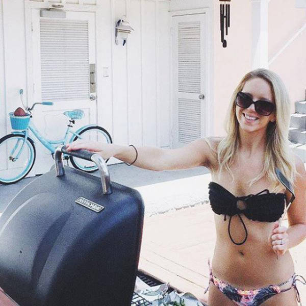 Hot Women Cooking Up Hot BBQ Is Something Special (36 pics)