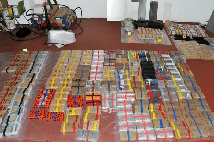 Ambulance Driving Drug Smugglers Get Busted With Huge Stash (6 pics)