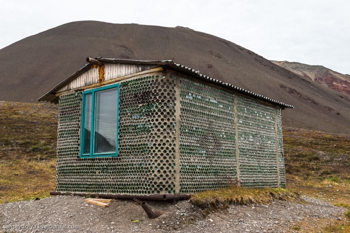 This Unusual House Is Made Out Of Empty Bottles (6 pics)