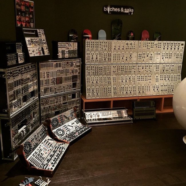 Battlestations Of Famous Musiscians (32 pics)