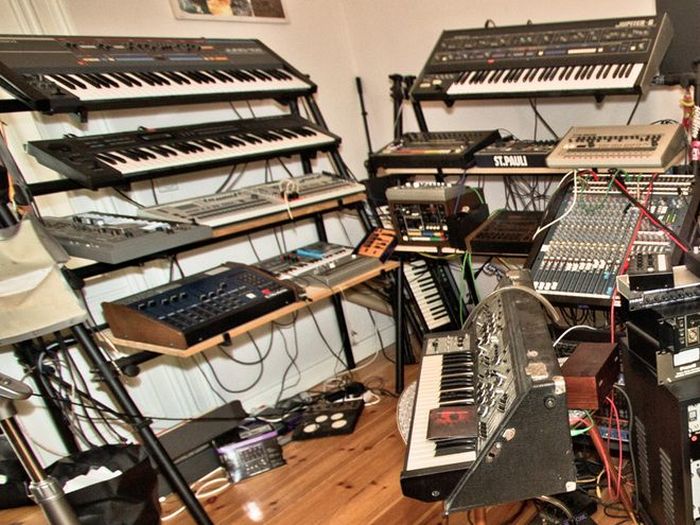 Battlestations Of Famous Musiscians (32 pics)