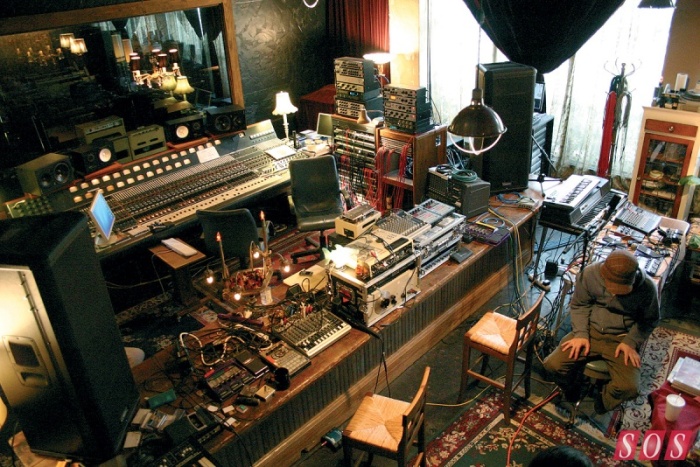 Battlestations Of Famous Musiscians (32 pics)