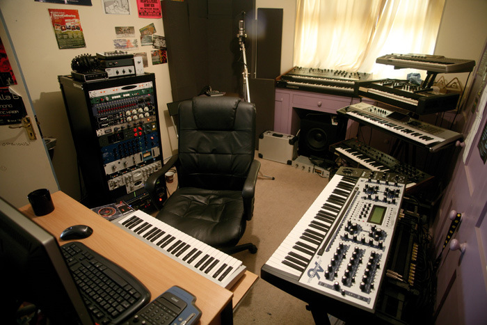 Battlestations Of Famous Musiscians (32 pics)