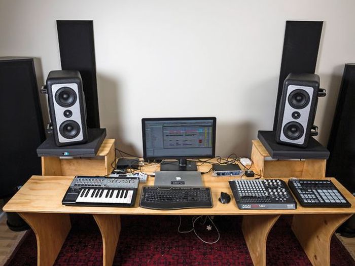 Battlestations Of Famous Musiscians (32 pics)