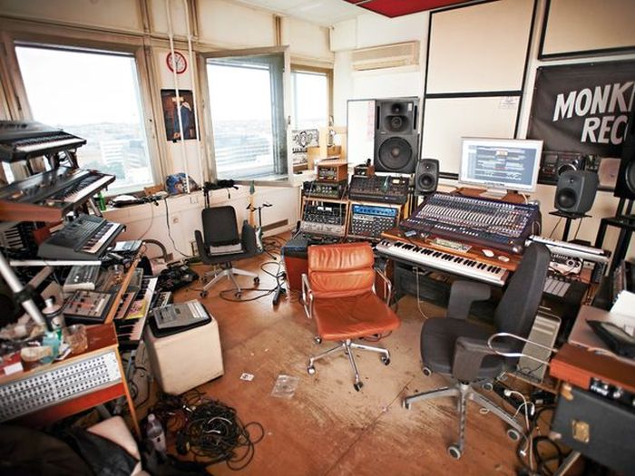 Battlestations Of Famous Musiscians (32 pics)