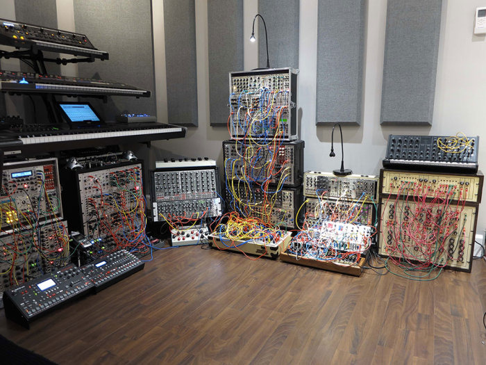 Battlestations Of Famous Musiscians (32 pics)