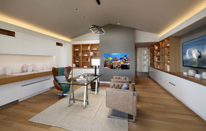 Former Apple Employee Selling Top Of The Line Smart House (23 pics)