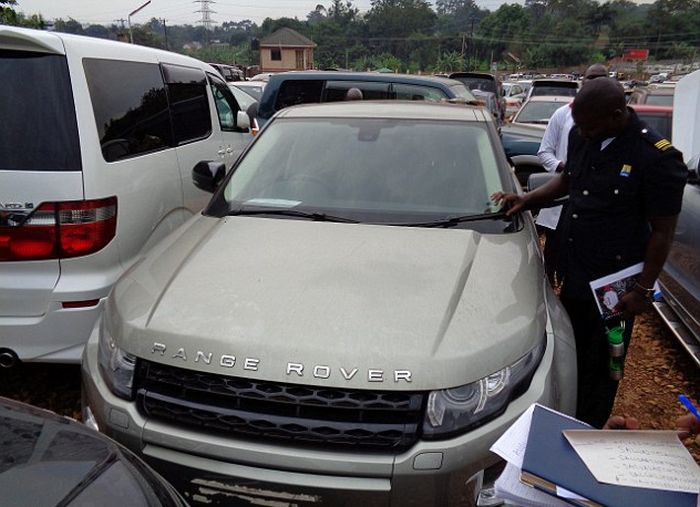 UK Detectives Find Million Dollar Fleet Of Cars In Uganda (7 pics)