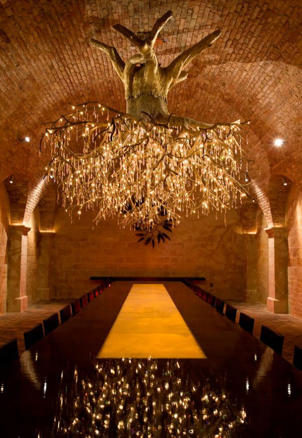 The Kathryn Hall Vineyard Is Home To An Amazing Tree Chandelier (2 pics)