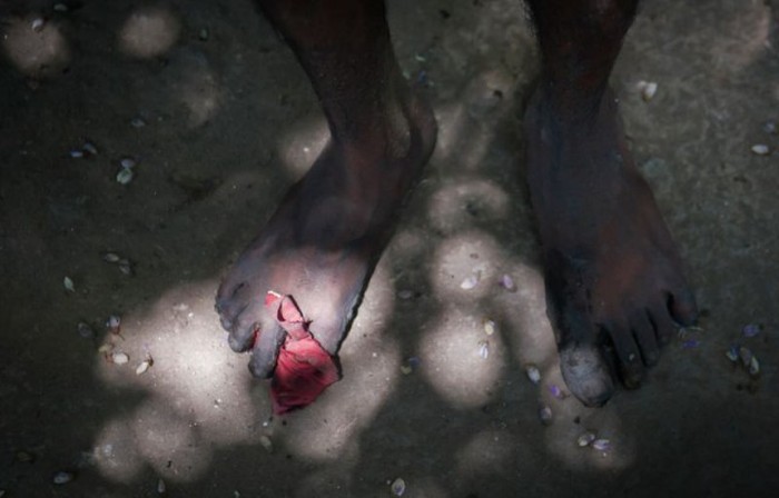 Sewer Divers In Delhi Have A Gross Job That Pays Very Little (11 pics)