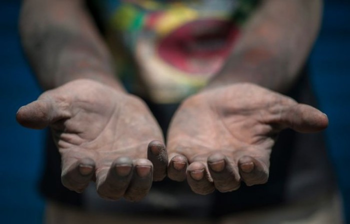 Sewer Divers In Delhi Have A Gross Job That Pays Very Little (11 pics)