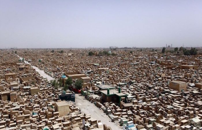 Over 5 Million Bodies Rest In The World's Largest Cemetery (4 pics)