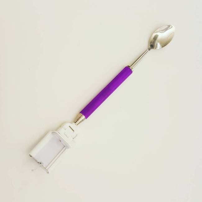 Now You Can Take Selfies While Eating With The Selfie Spoon (4 pics)