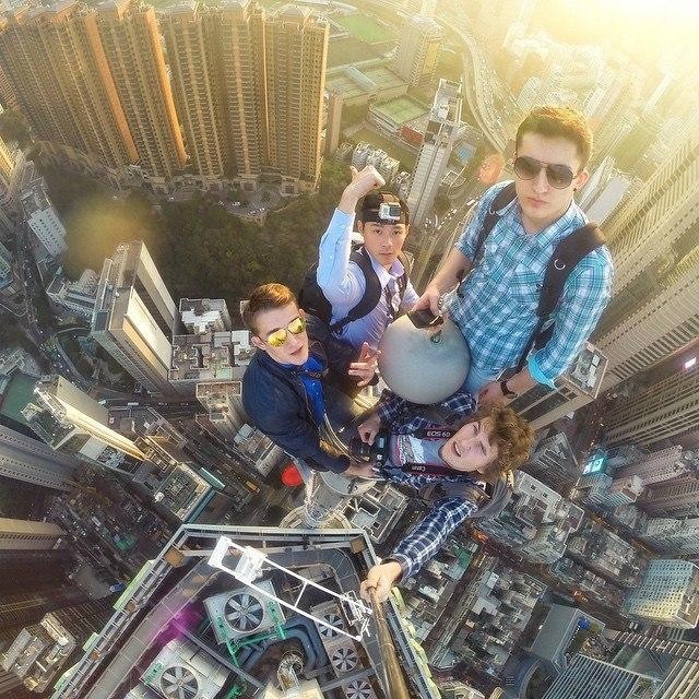 People Who Went To Great Lengths To Take Extreme Selfies (29 pics)