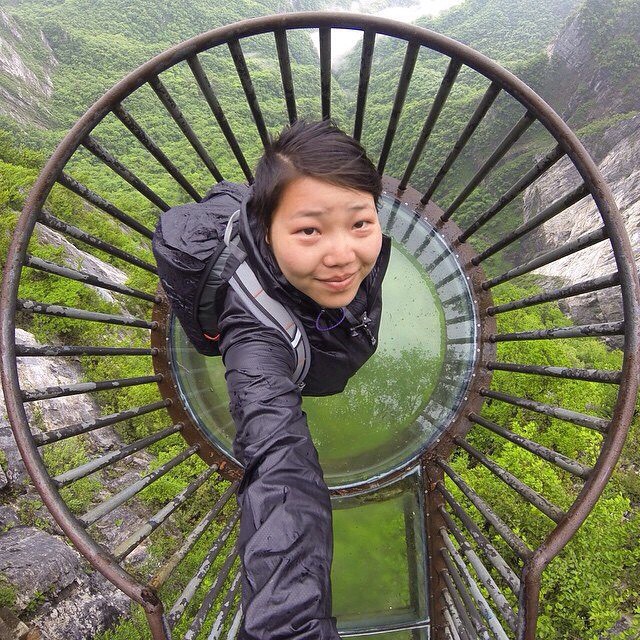 People Who Went To Great Lengths To Take Extreme Selfies (29 pics)