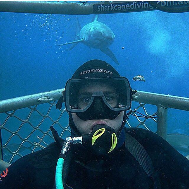 People Who Went To Great Lengths To Take Extreme Selfies (29 pics)