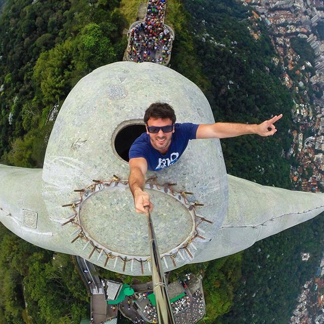 People Who Went To Great Lengths To Take Extreme Selfies (29 pics)