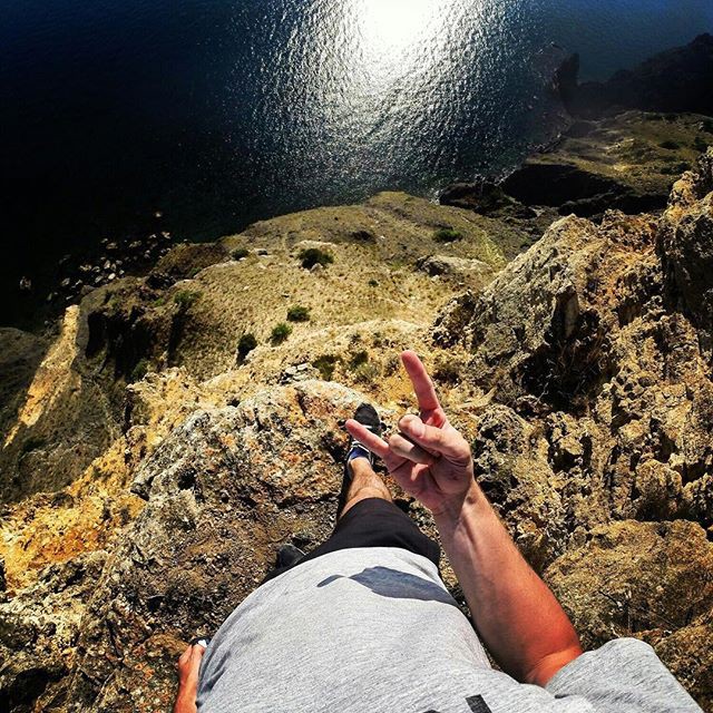 People Who Went To Great Lengths To Take Extreme Selfies (29 pics)