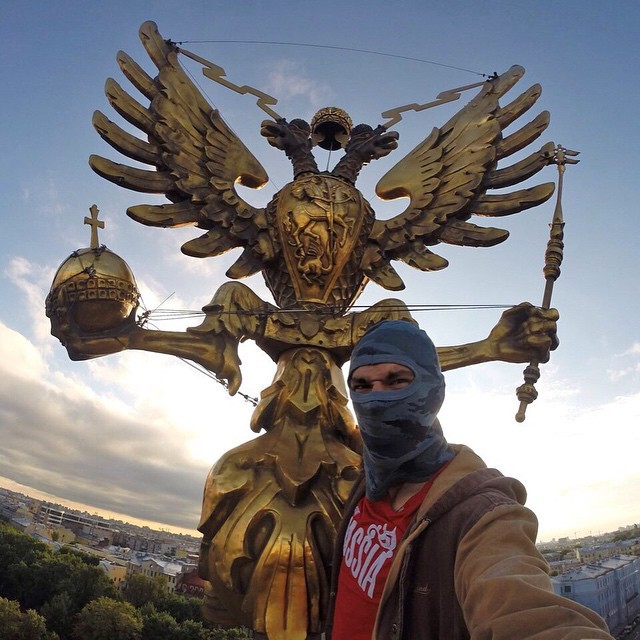 People Who Went To Great Lengths To Take Extreme Selfies (29 pics)