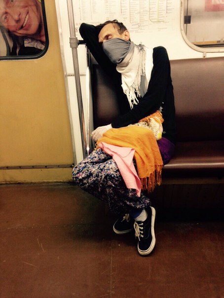You Just Never Know What You're Going To See On The Moscow Metro (45 pics)