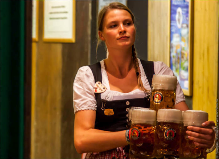 When Your Expectations Of Oktoberfest Waitresses Meet Reality (20 pics)
